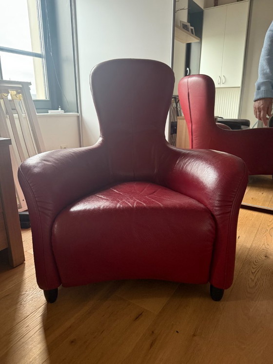 Image 1 of Montis Loge fauteuil met voetenbank in rood leer 