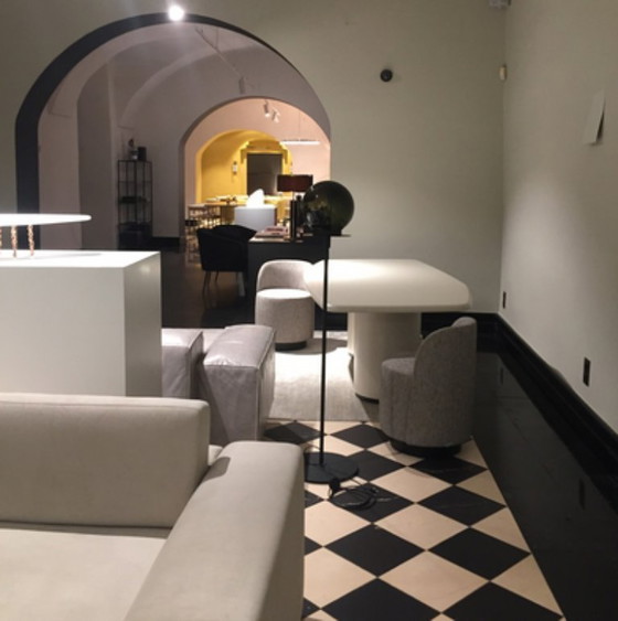 Image 1 of Gio Pagani Tafel – Capsulecollectie 'Een dag uit het leven' | Mat gelakt hout met krijtafwerking | Showroommodel