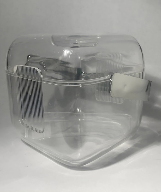 Iconico secchiello per il ghiaccio trasparente Guzzini degli anni '70.