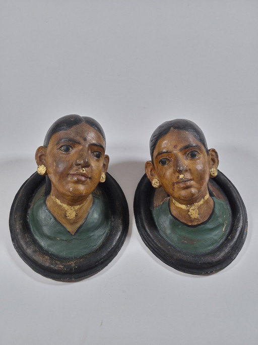 Pair of antique terracotta polychrome portrait busts from Rajasthan – beeldhouwkunst, Ceramic, Wood