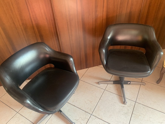 Image 1 of Pair of Executive Model 71 armchairs by Eero Saarinen (1950), an iconic Italian production licensed by Knoll.
