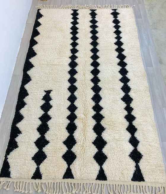 Handgefertigter marokkanischer Teppich aus Wolle 250cm x 150cm – Teppiche & Läufer, Wool, Modern (photo 8 of 9)