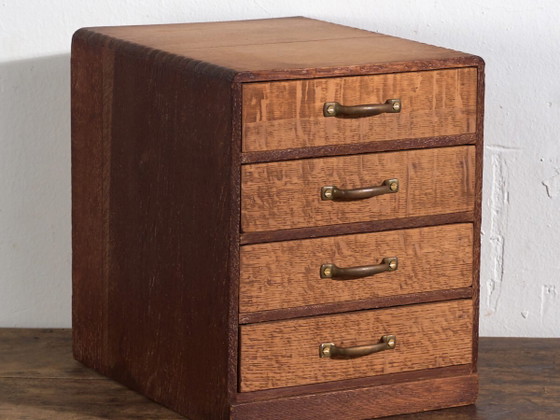 Petite commode kotansu japonaise à quatre tiroirs – Japon, période Shōwa, vers 1960 – Brass (photo 2 of 40)