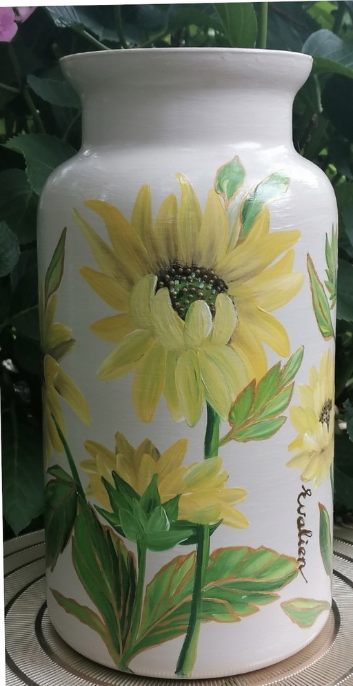Hand-painted vase 'Sunflower'.