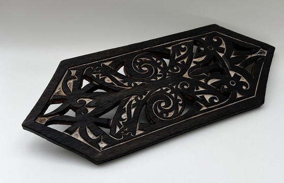 Image 1 of Relieve mural etnográfico tallado a mano, madera oscura, totalmente calado.