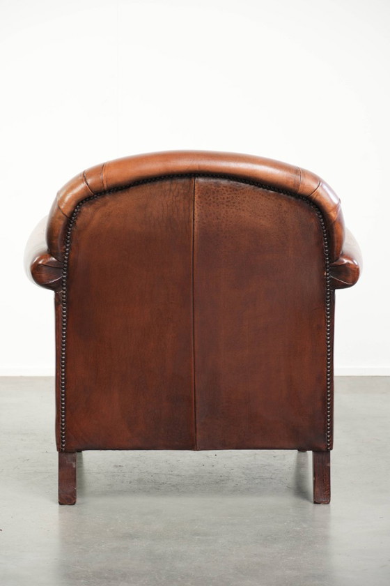 Vintage schapenleren armchair met een comfortabele zit en afgewerkt met siernagels – Fauteuils, Leather (photo 4 of 14)