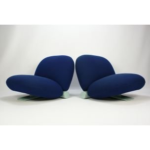 Image 1 of Vintage 200 Lounge Chair for Artifort in blue fabric and wood 1980