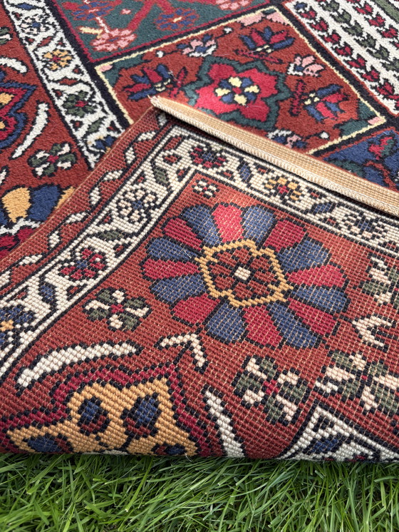 Image 1 of Vloerkleed Bakhtiari Iran 