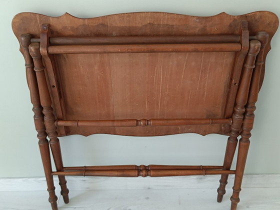Image 1 of Mesa plegable antigua de madera torneada