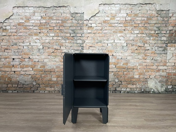 Lande Cabinet 45, Metal | Studio Lande, Mesitas de noche, Negro, Minimalisme (foto 2 de 8)