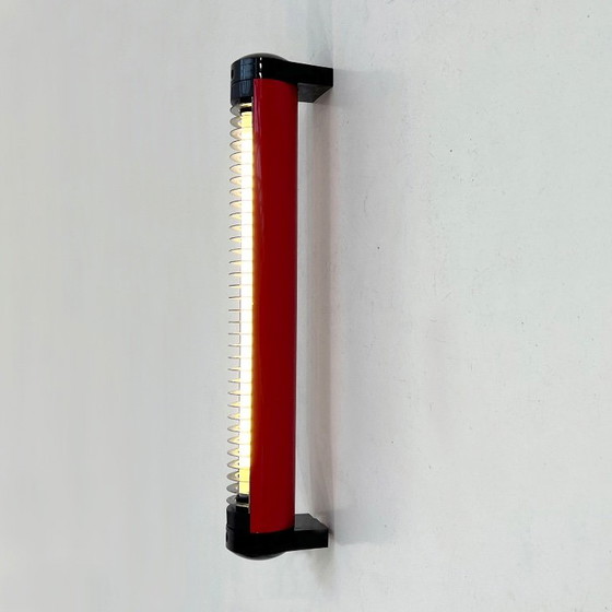 Rote Neon Wandleuchte von Disano, 1980er Jahre – Wandleuchten, Metall, Kunststoff (photo 3 of 9)