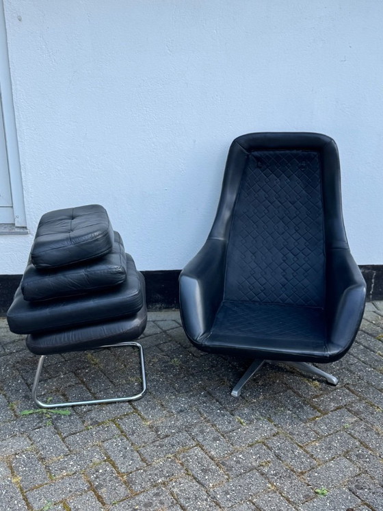 Image 1 of Vintage Bramia draaibare fauteuil met voetenbankje