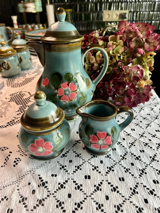 Vintage Sugar Bowl, 8 Large Dinner Plates, SMF Schramberg Garmisch, Majolica, Hand-painted, Kiln-fired 1970 (photo 2 of 9)