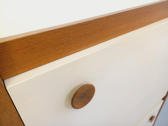 Image 1 of Secrétaire meuble de rangement vintage en bois de chêne et mélaminé blanc écru des années 70