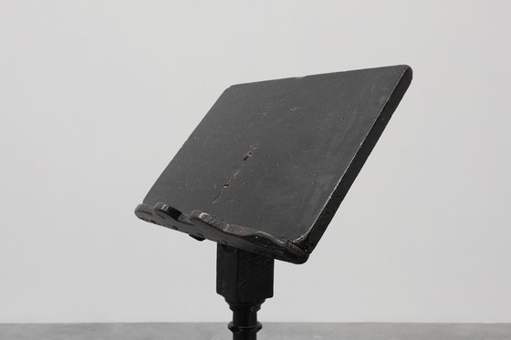 Image 1 of Französisches rustikales schwarzes Bücherregal aus Massivholz, ca. 1850