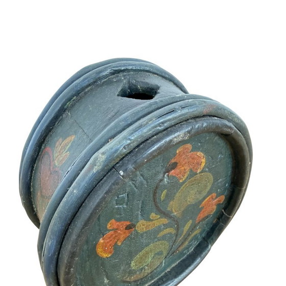 Image 1 of Cantimplora de madera escandinava antigua – cantimplora de arte popular pintada a mano