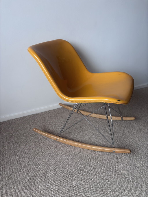 Sedia a dondolo vintage Houtoku/Artifort – schommelstoelen, Fiberglass (photo 2 of 5)