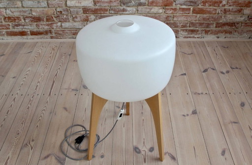 Lampada da terra, paralume in vetro bianco, base in legno, era spaziale, metà secolo, anni '60