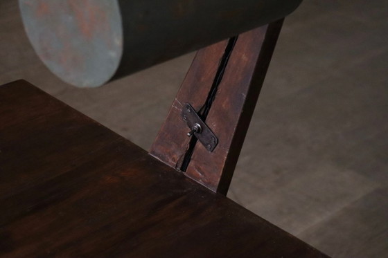 Bureau van Pierre Jeanneret met geïntegreerde lamp, Chandigarh, jaren 1950 – Wood (photo 10 of 18)