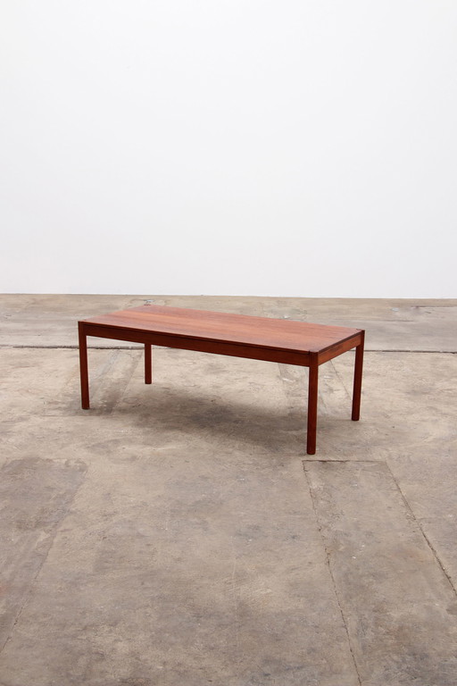 Grande table basse de Magnus Olesen Danish