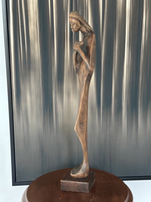 Sculpture religieuse moderne en bois – Figure stylisée de la Vierge (XXe siècle)
