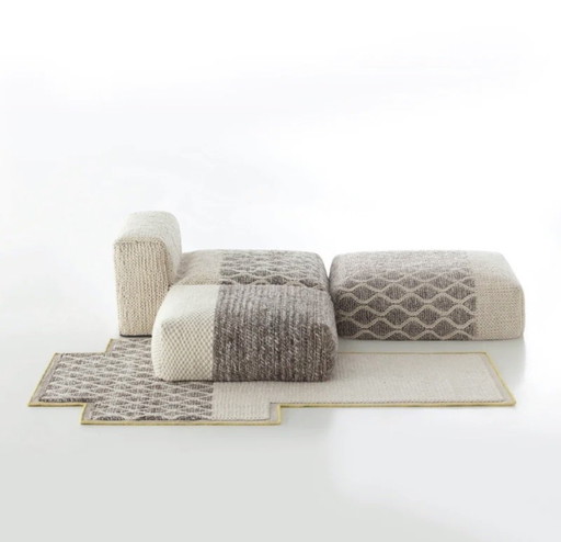 Patricia Urquiola Mangas Space composition Canapé 02' avec tapis assorti