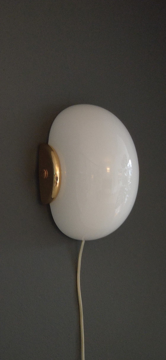Image 1 of Vintage Vetri Murano Wandlamp, Hollywood Regency Stijl, Gelaagd Opaalglas met Messing, Jaren '70