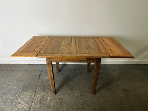 Image 1 of Uitschuifbare eettafel van massief eikenhout uit de jaren 1930 | Stijl: Arts & Crafts