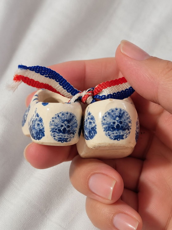 Charming Pair of Decorative Dutch Clogs – Delft Blue – Decorative Objects, Ceramic (photo 4 of 6)