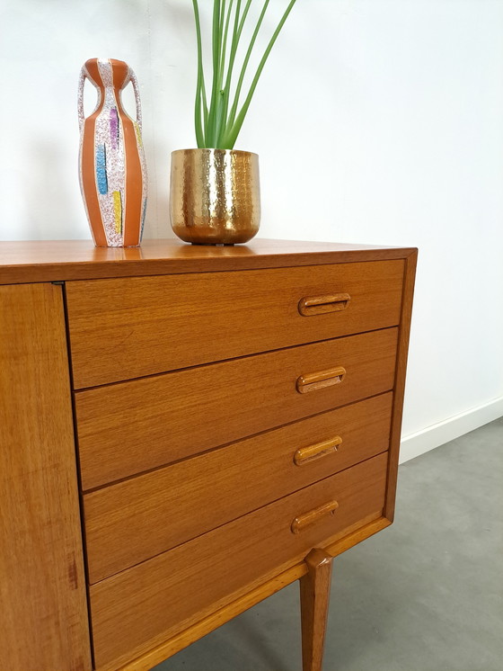 Image 1 of Buffet à hauts pieds et tiroirs