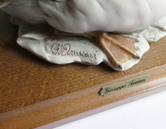 Image 1 of Figura de una pareja de ánades reales, diseñada por Giuseppe Armani, cerámica pintada a mano, base de roble.
