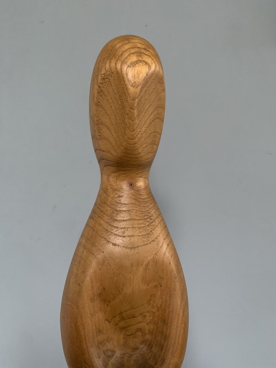 Image 1 of Grande sculpture vintage en bois de chêne, représentant une femme de 51 cm de long, de style scandinave.