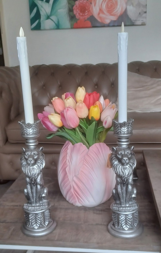 Image 1 of 2 x Bougeoirs Lion argentés en polyrésine décorative