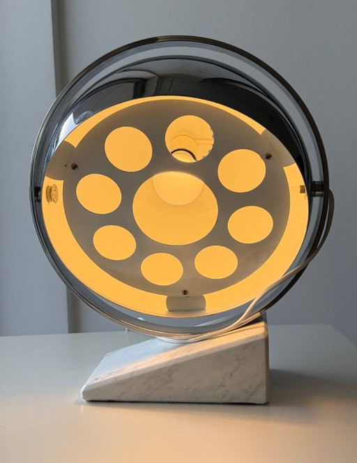 Lampe de table vintage de l'ère spatiale avec base en marbre et abat-jour rotatif en métal chromé