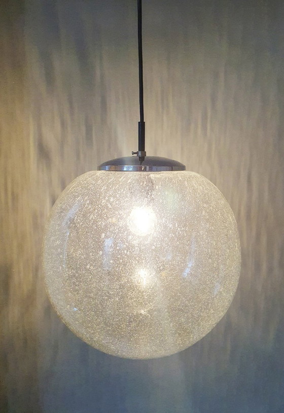Image 1 of Grande lampada a sospensione/lampada a globo vintage con bolle d'aria chiuse (30 cm).