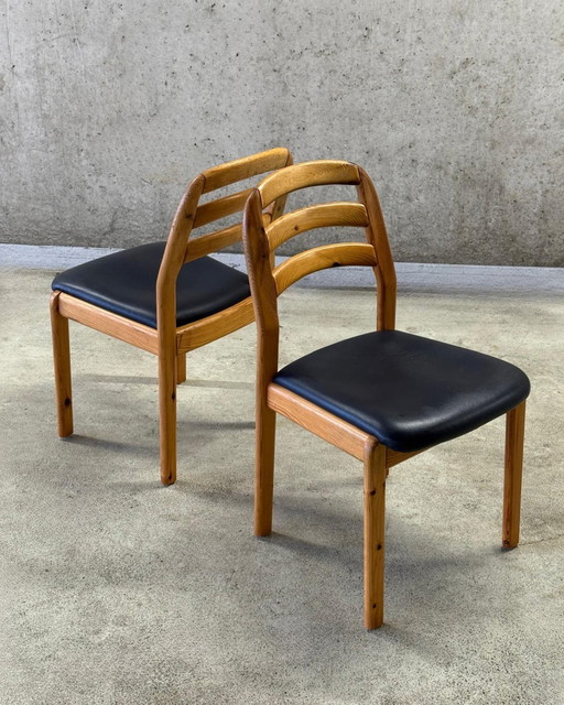 Juego vintage/2 sillas, DYRLUND, DINAMARCA, años 70