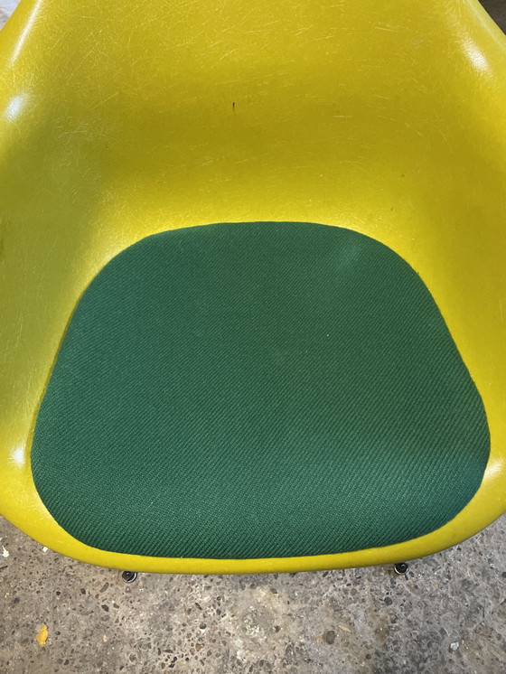 Image 1 of Unieke Eames chair