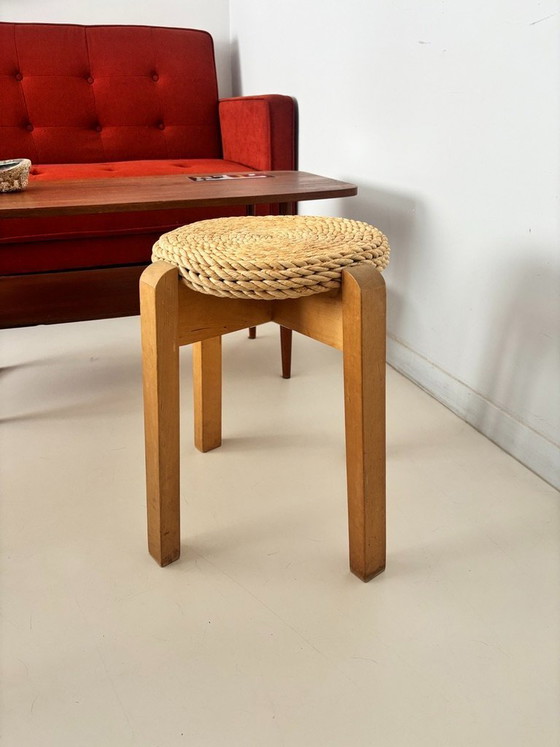 Skandinavischer Kiefernbinsenhocker aus der Mitte des 20. Jahrhunderts – Wood (photo 11 of 14)