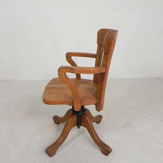 Silla de oficina de roble con sistema de muelles ajustable y regulación de altura, década de 1950. (photo 9 of 35)