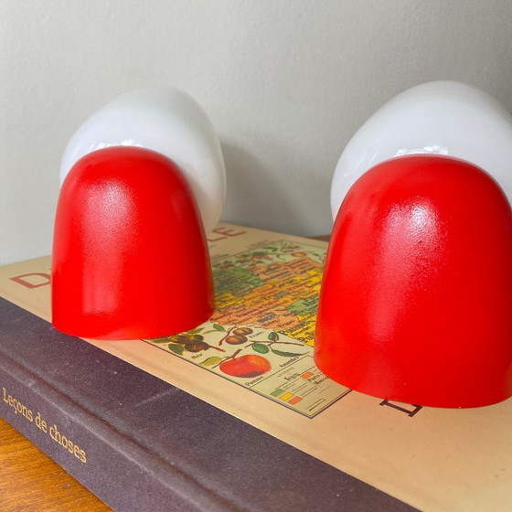 Image 1 of Coppia di applique vintage in vetro opalino bianco e plastica