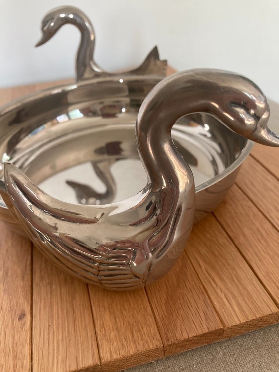 Centrotavola placcato in argento con manici a forma di cigno – Elegante lusso di metà secolo (photo 8 of 10)
