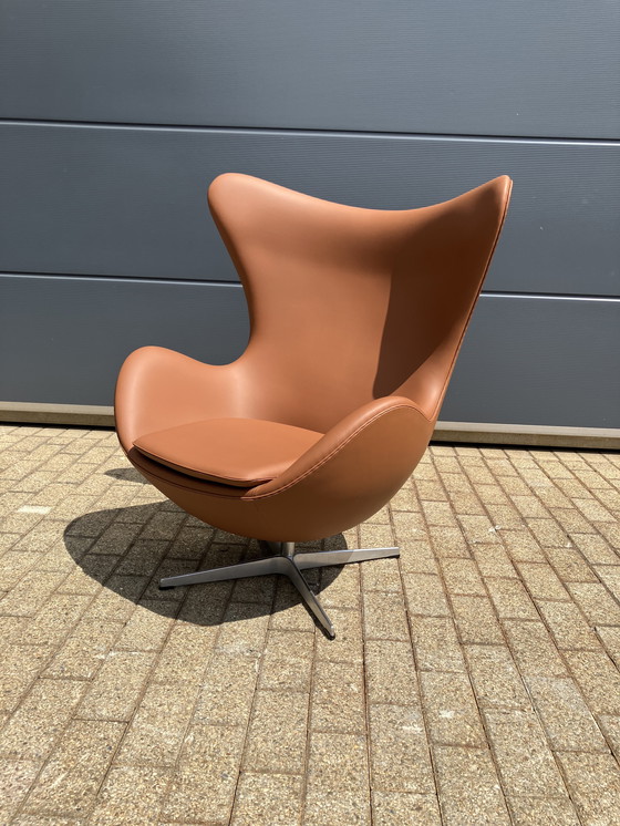 Image 1 of 2x Fritz Hansen Egg Chair + Ottoman en cuir Cognac NEUF !!!