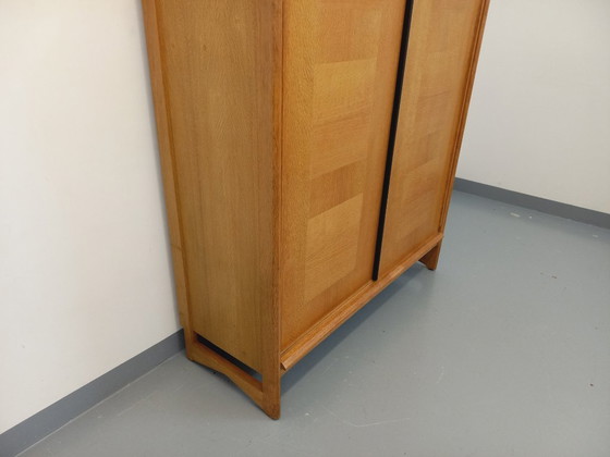 Image 1 of Guillerme et Chambron vintage massief eiken kast uit de jaren 60 en 70