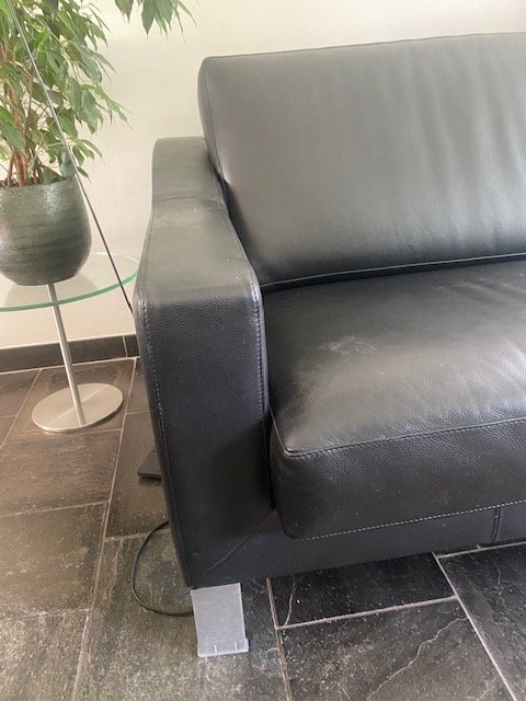 Image 1 of Leolux black leather sofa model Antonia.