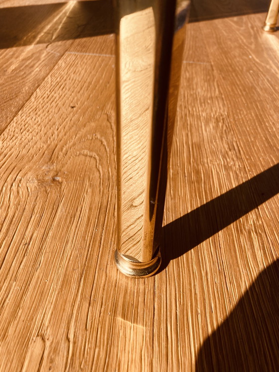 Image 1 of 2 tables d'appoint/tables basses vintage Hollywood Regency en laiton et verre fumé