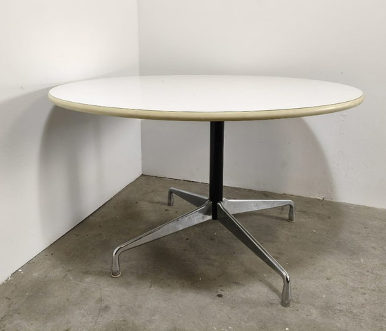 Image 1 of Mesa Vitra