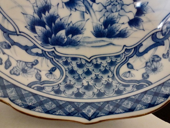 Image 1 of Andrea By Sadek blu-bianco, pavone su un albero, piatto piano.