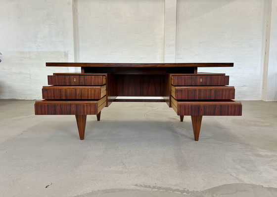 Image 1 of Bureau de direction en bois de rose par Illum Wikkelsø, 1970