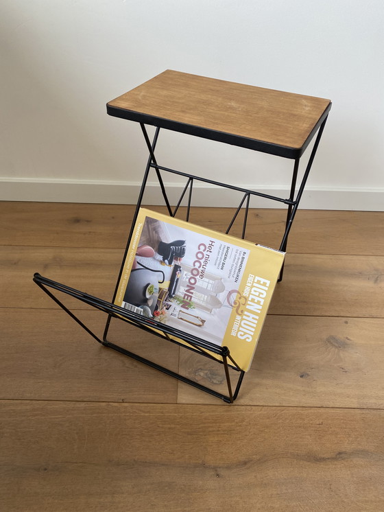 Image 1 of Table d'appoint pliante avec porte-revues des années 1960.