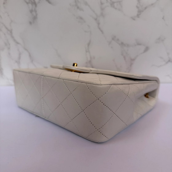 Chanel Vintage Mini Classic Flap Agneau Blanc – D'occasion – Autres sacs, Cuir, Cuir d'agneau (photo 7 of 11)